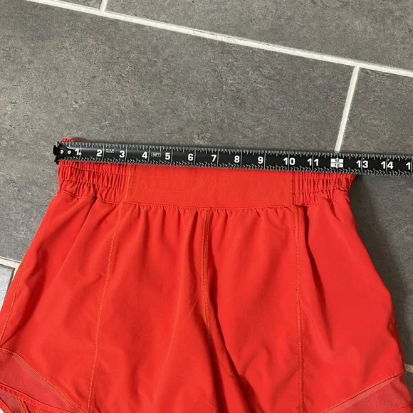 Lululemon Hotty Hot High-Rise Lined Short 4" size 6 - Picture 4 of 8